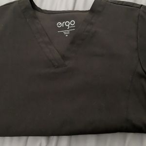 Ergo life threads scrub top size medium
